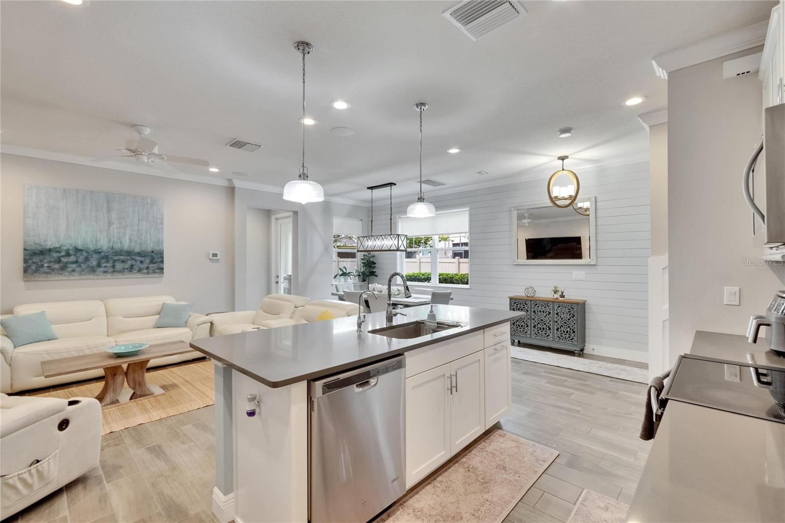 2117 LAKE WATERS PL, LUTZ, FL, 33558