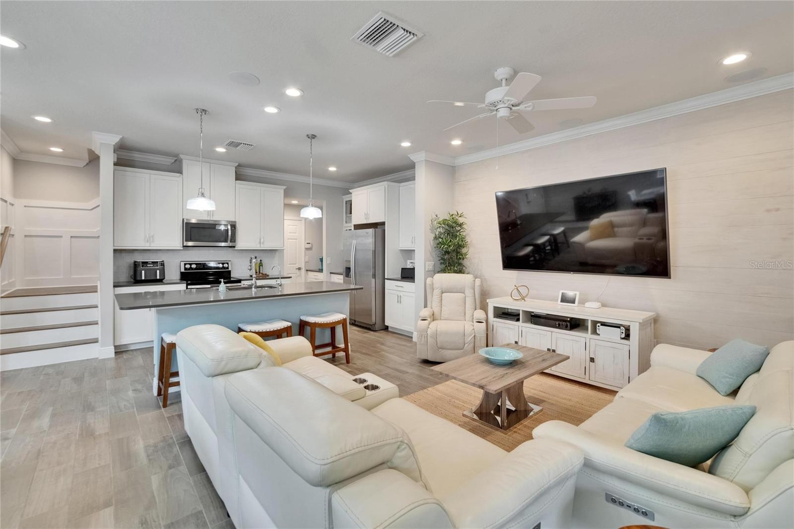 2117 LAKE WATERS PL, LUTZ, FL, 33558