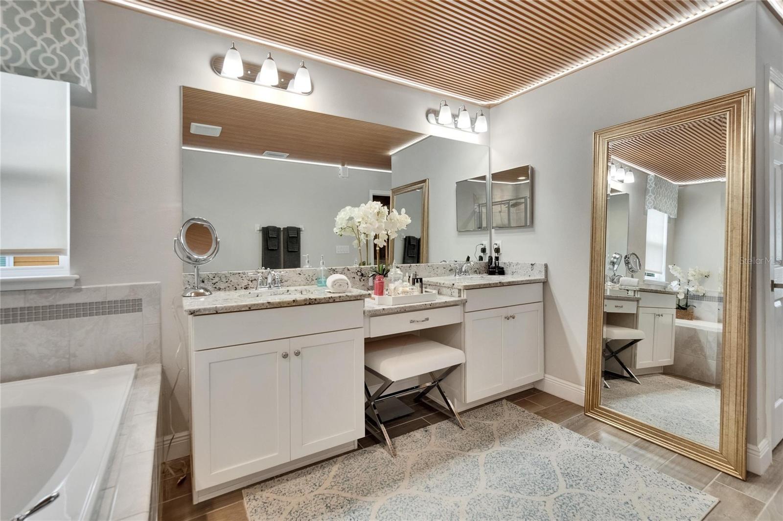 2117 LAKE WATERS PL, LUTZ, FL, 33558