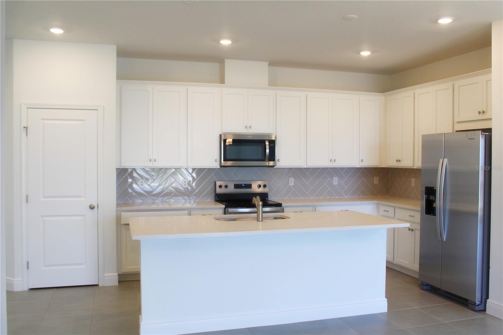 2112 SUNSHINE PEAK DR, MINNEOLA, FL, 34755
