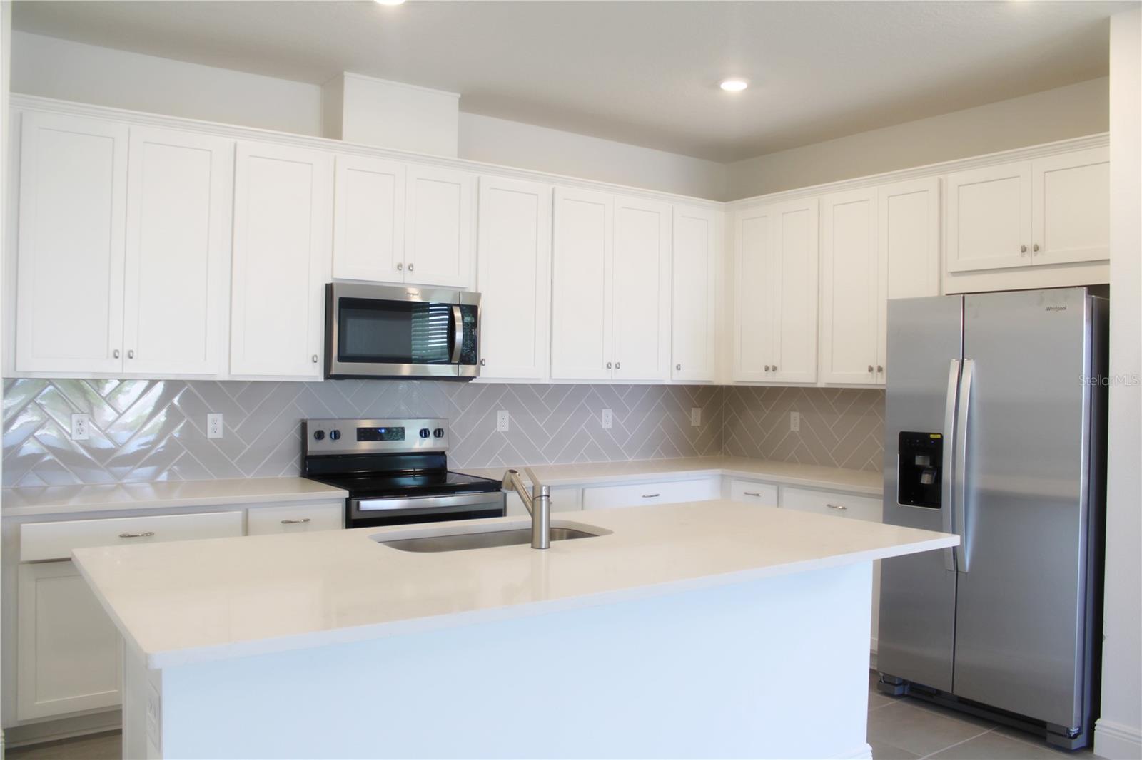 2112 SUNSHINE PEAK DR, MINNEOLA, FL, 34755