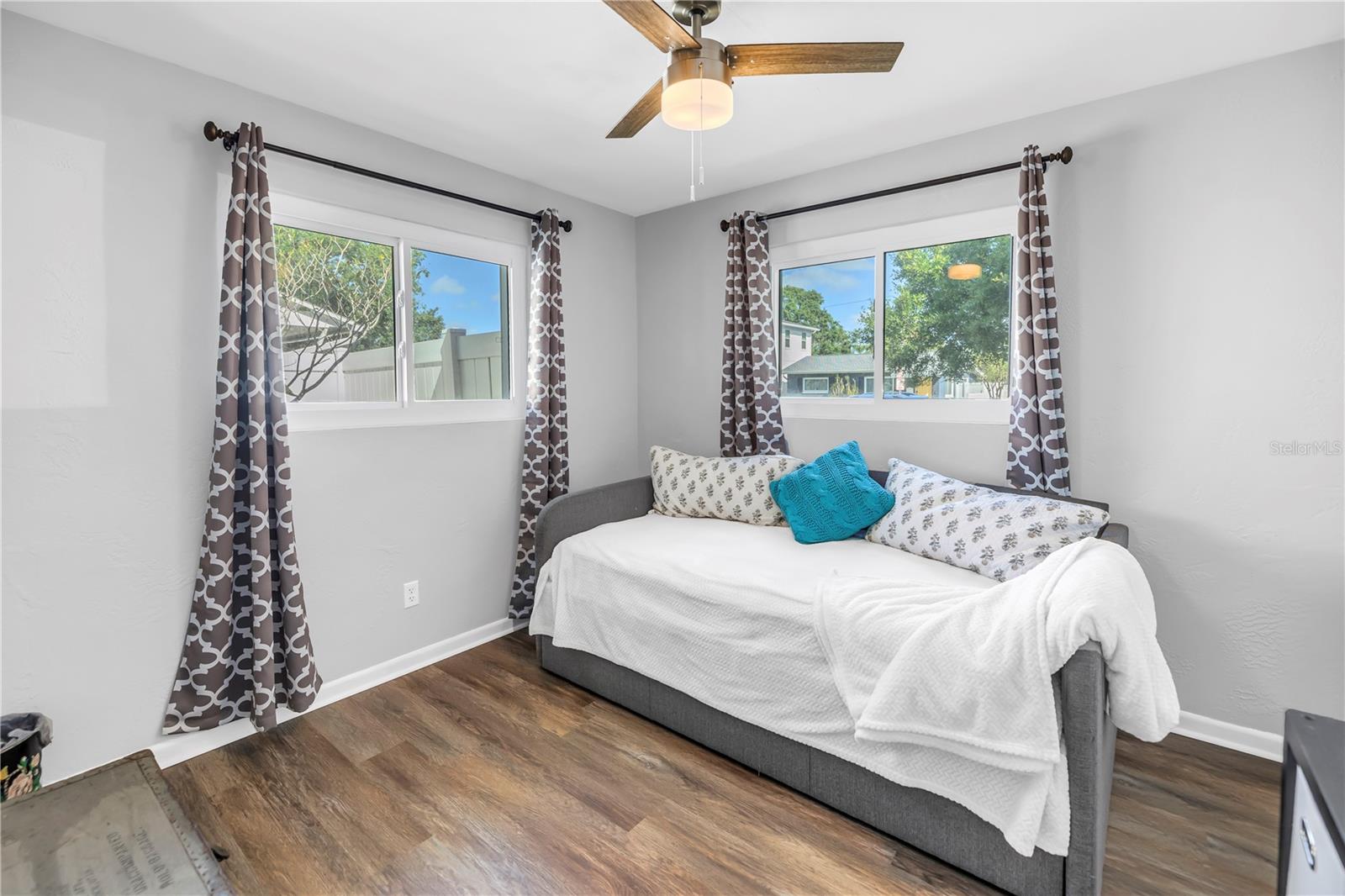 500 39TH AVE N, ST PETERSBURG, FL, 33703