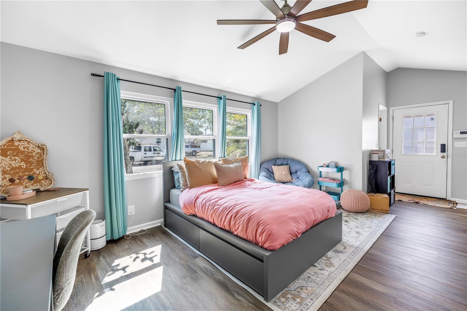 500 39TH AVE N, ST PETERSBURG, FL, 33703