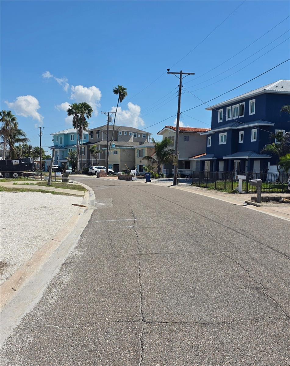 432 S BAYSHORE DR, MADEIRA BEACH, FL, 33708