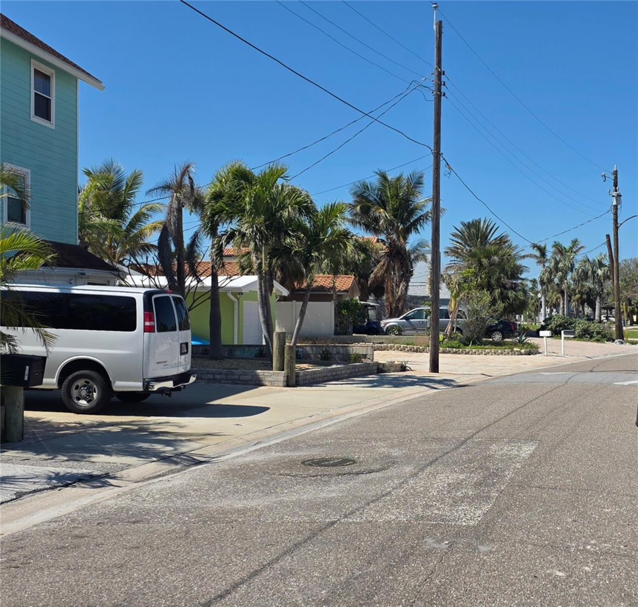 432 S BAYSHORE DR, MADEIRA BEACH, FL, 33708