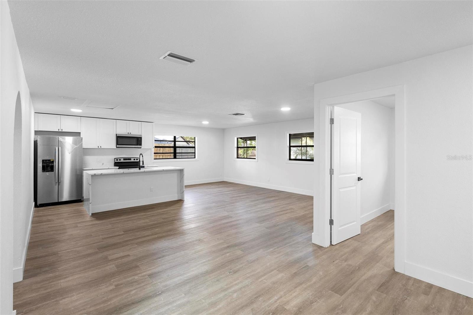 2225 E WELCH RD, APOPKA, FL, 32712