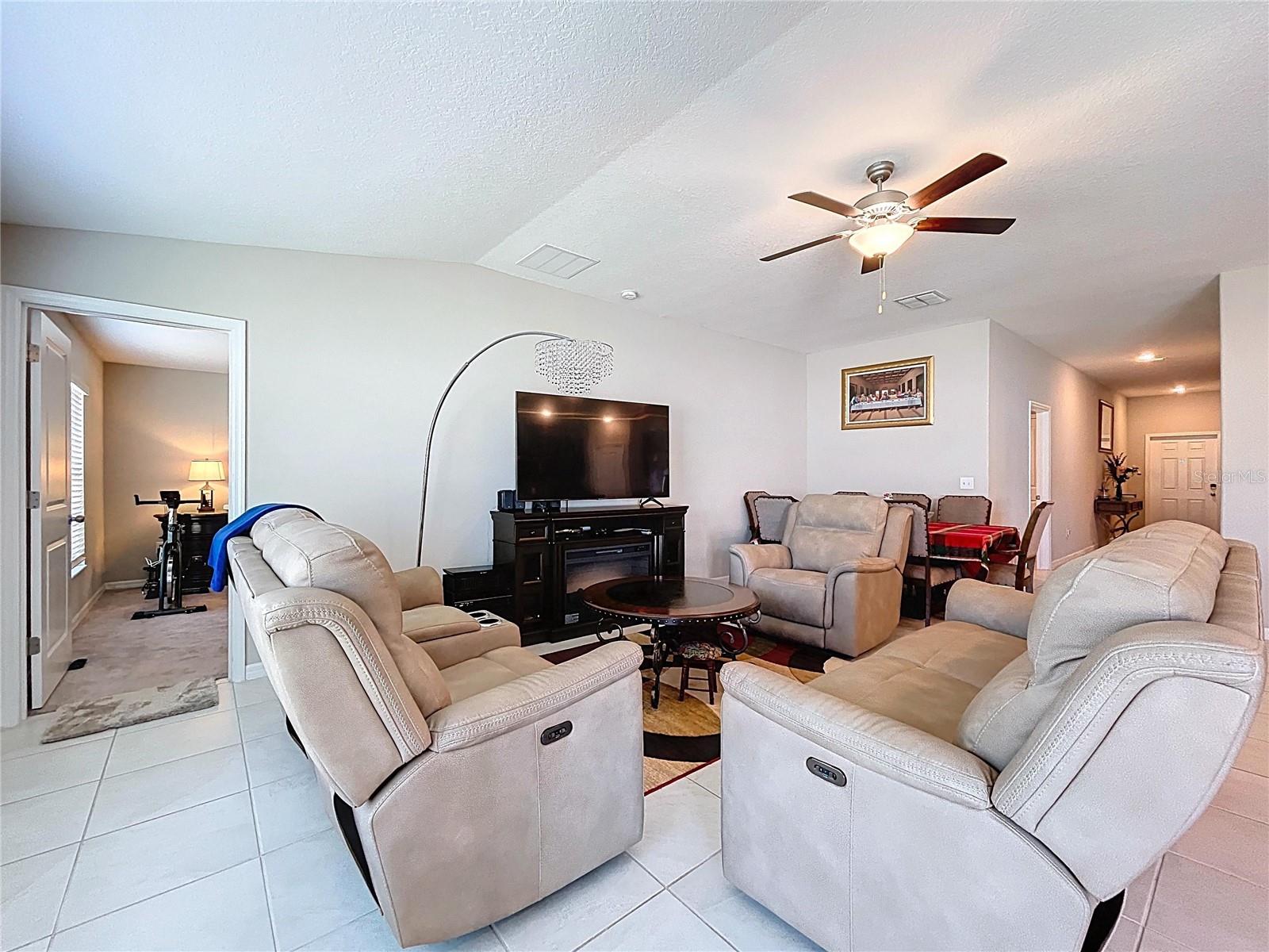 9433 CHANNING HILL DR, SUN CITY CENTER, FL, 33573