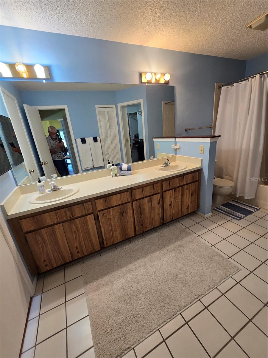 10825 VENICE CIR, TAMPA, FL, 33635