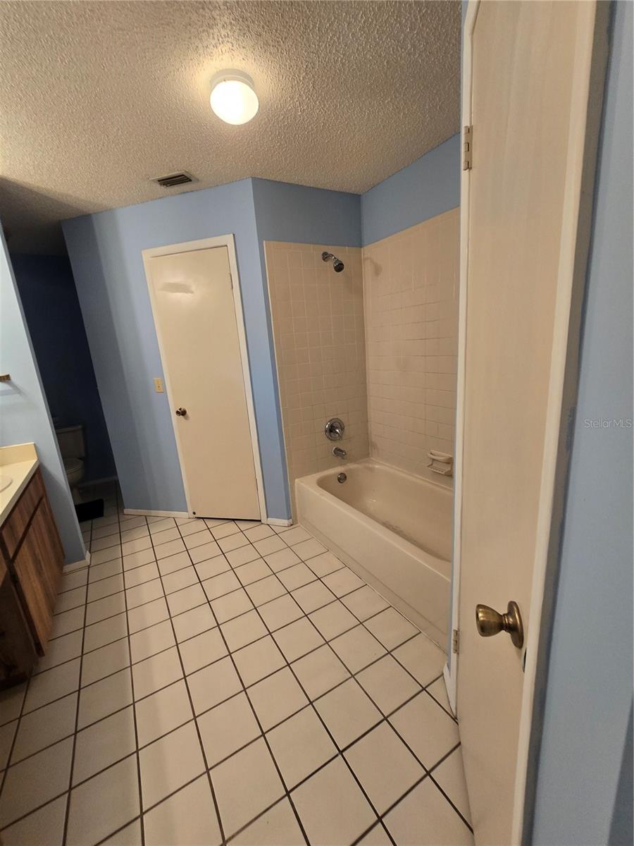 10825 VENICE CIR, TAMPA, FL, 33635