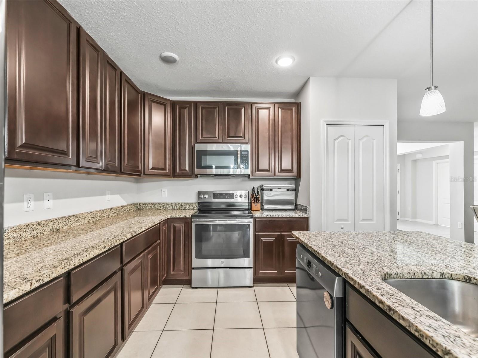 1936 BELL CREEK LOOP, FRUITLAND PARK, FL, 34731