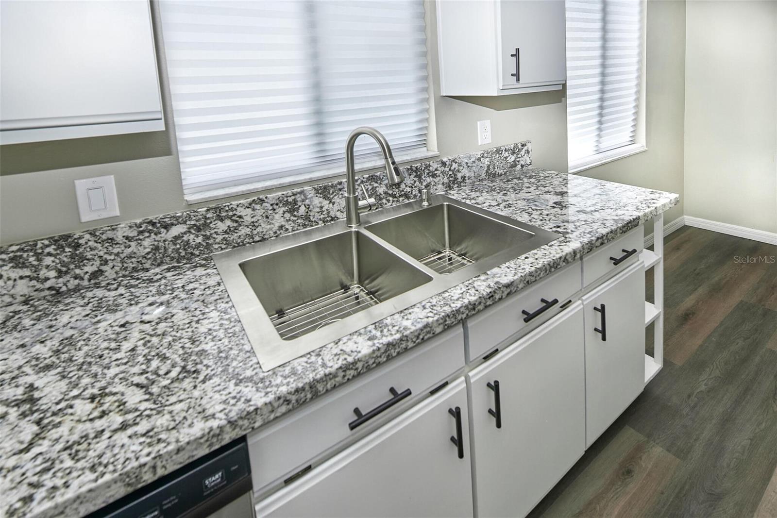 1610 SPINNING WHEEL DR, LUTZ, FL, 33559