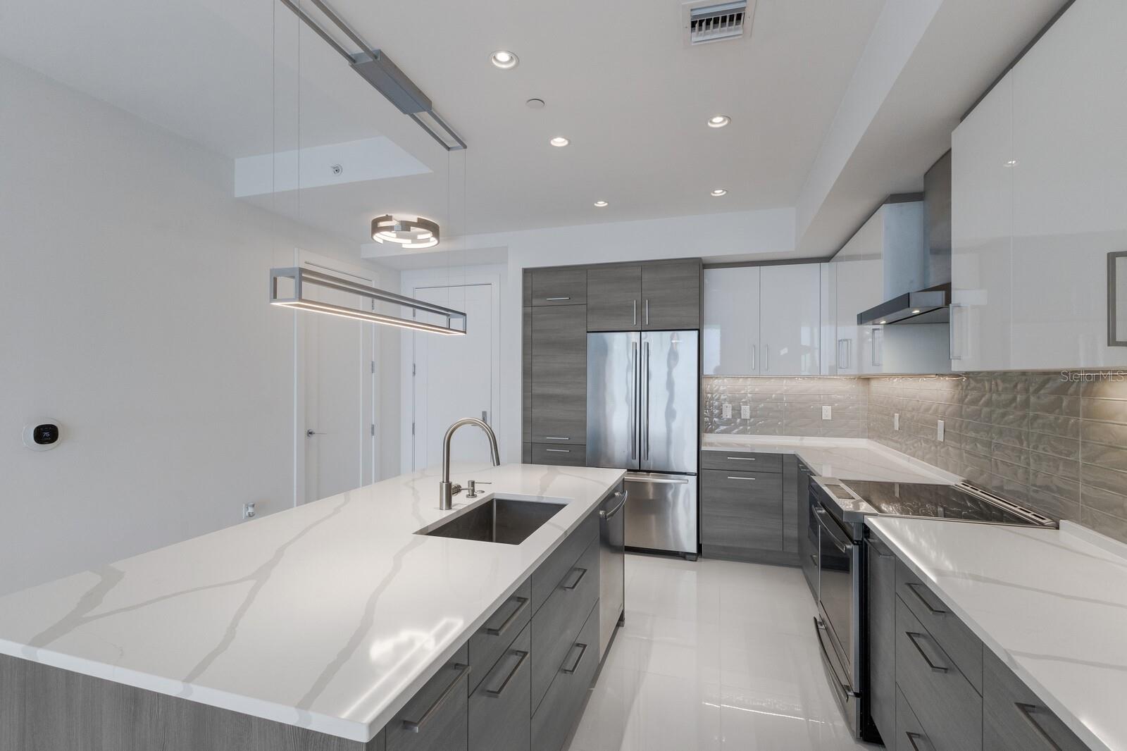 111 S PINEAPPLE AVE #1021, SARASOTA, FL, 34236