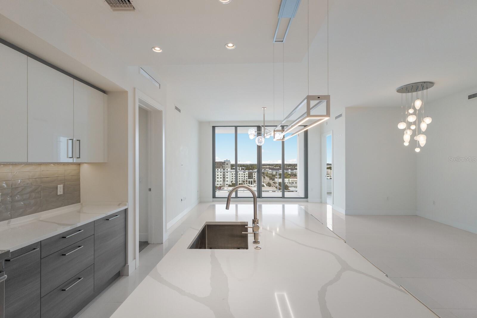 111 S PINEAPPLE AVE #1021, SARASOTA, FL, 34236