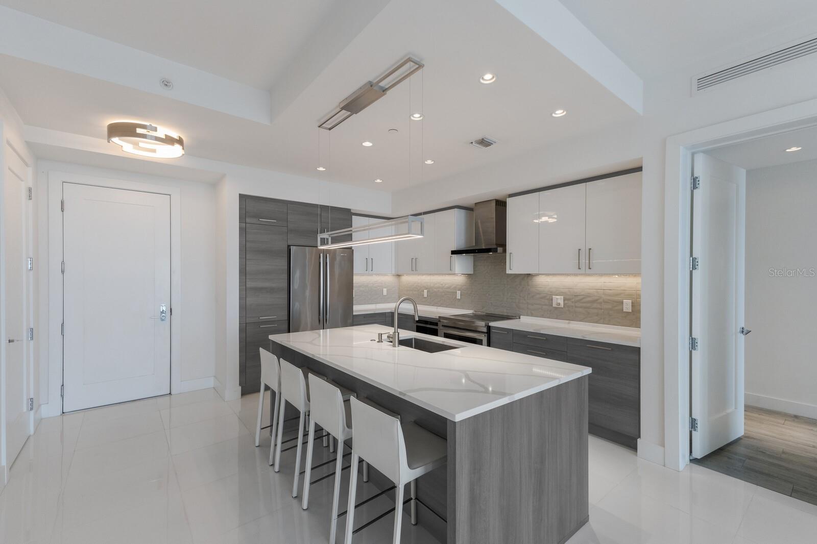 111 S PINEAPPLE AVE #1021, SARASOTA, FL, 34236