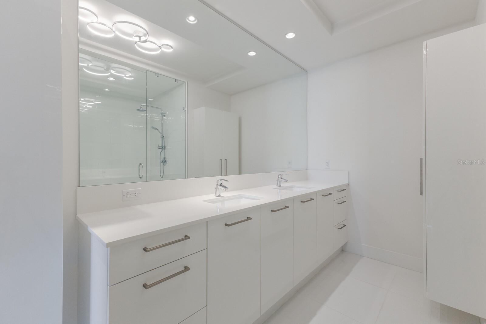 111 S PINEAPPLE AVE #1021, SARASOTA, FL, 34236
