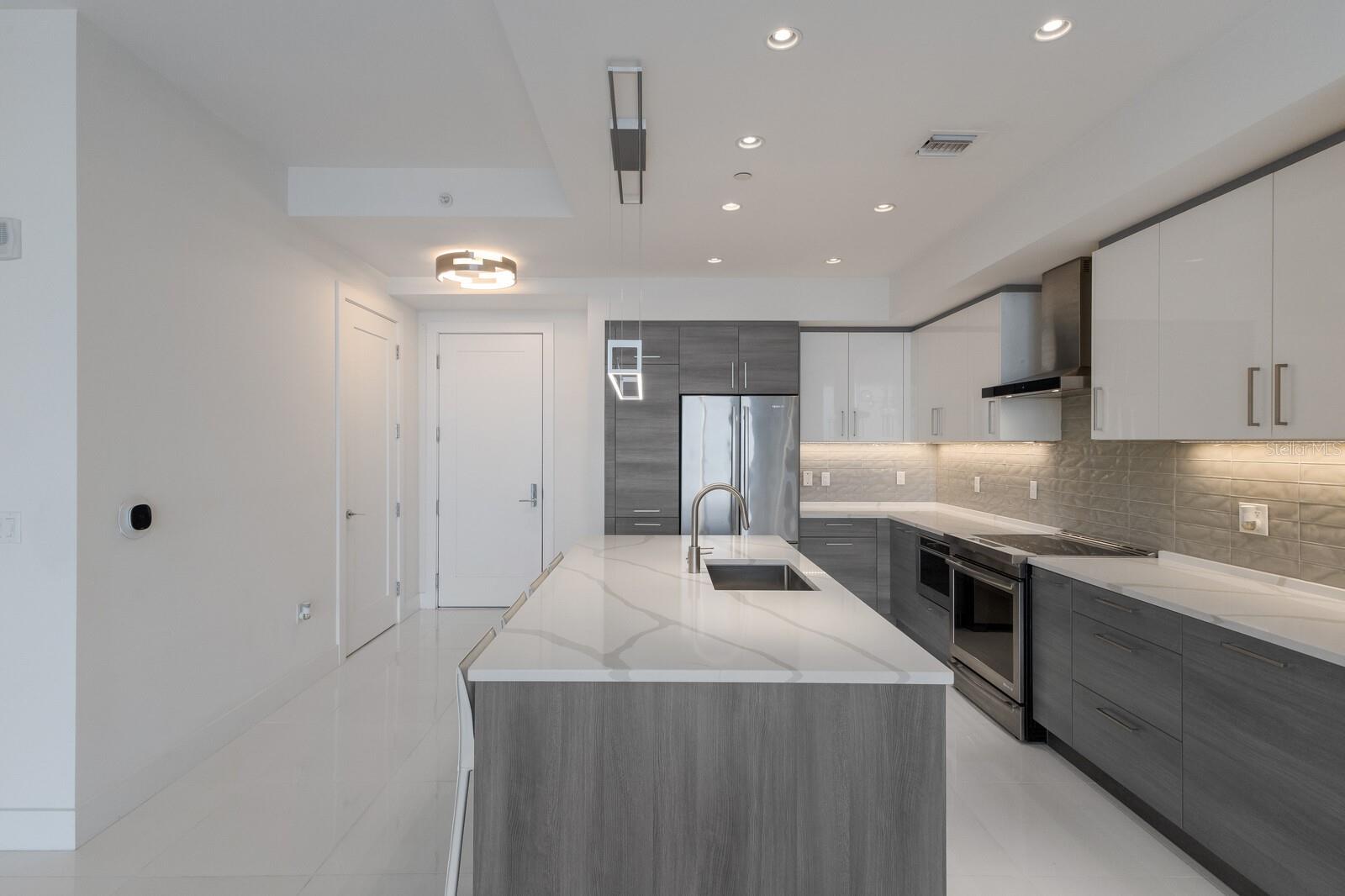 111 S PINEAPPLE AVE #1021, SARASOTA, FL, 34236