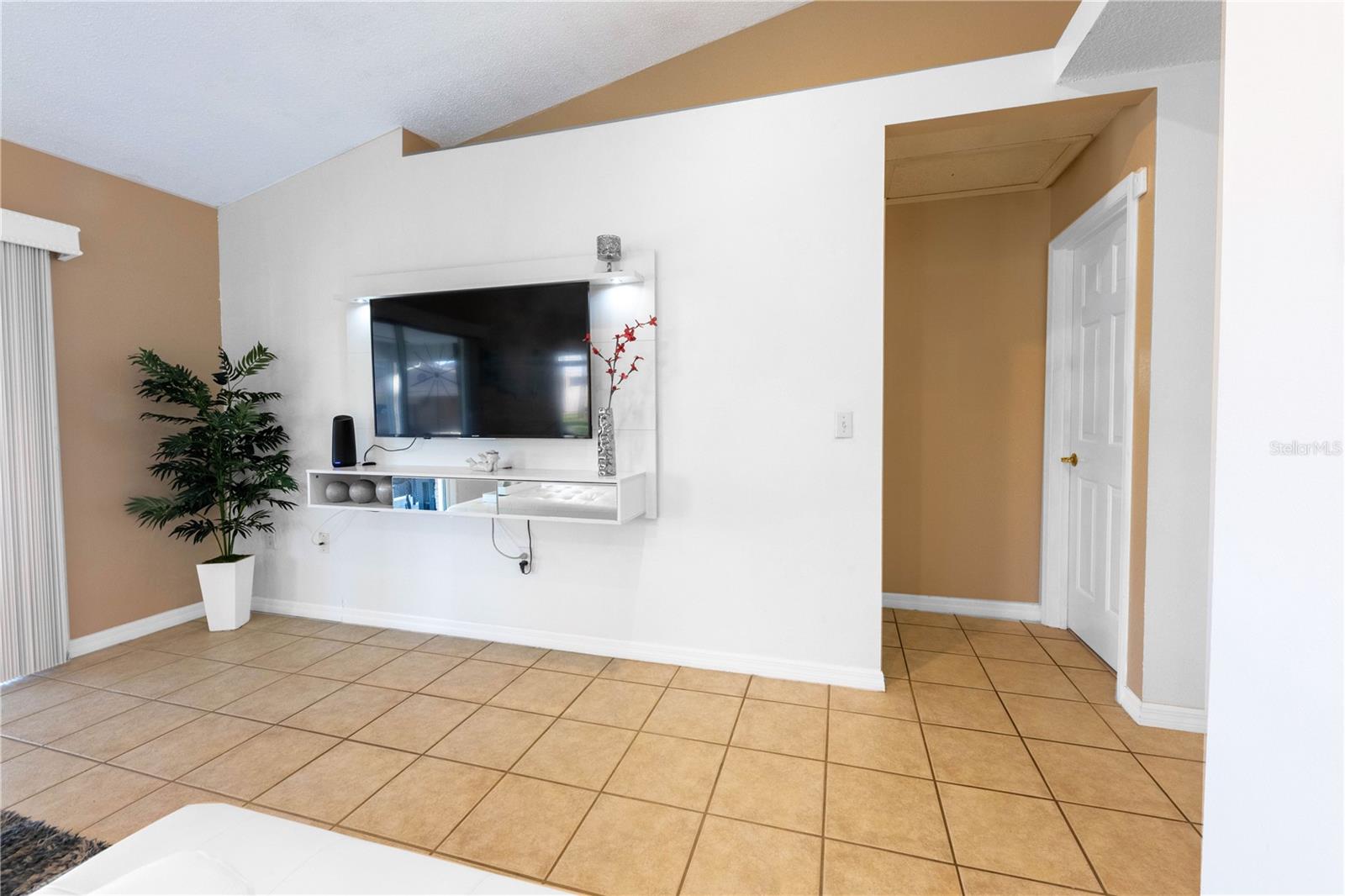 1060 ELKCAM BLVD, DELTONA, FL, 32725