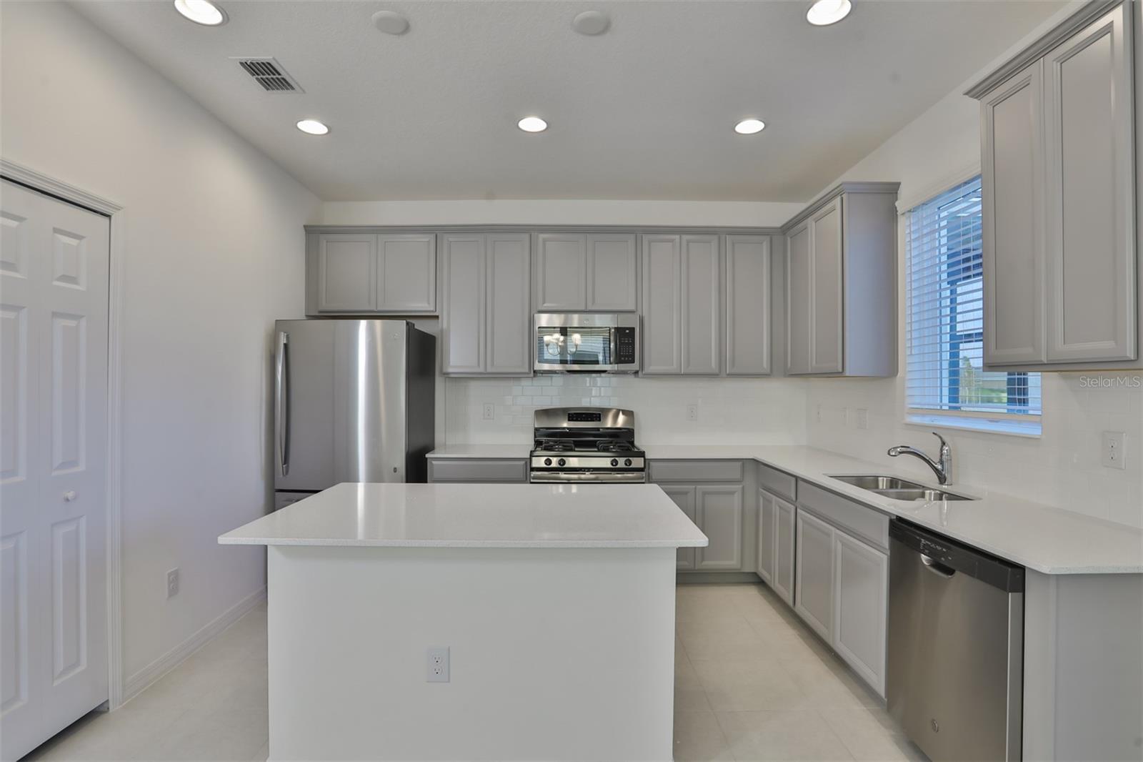 6212 CAMINO DR, APOLLO BEACH, FL, 33572