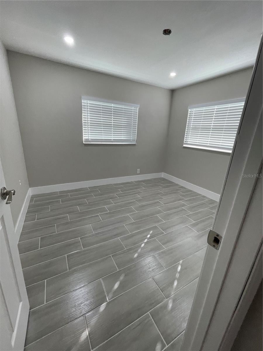 2919 E COLUMBUS DR, TAMPA, FL, 33605