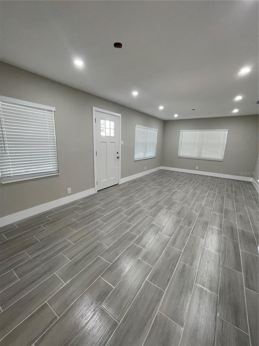 2919 E COLUMBUS DR, TAMPA, FL, 33605
