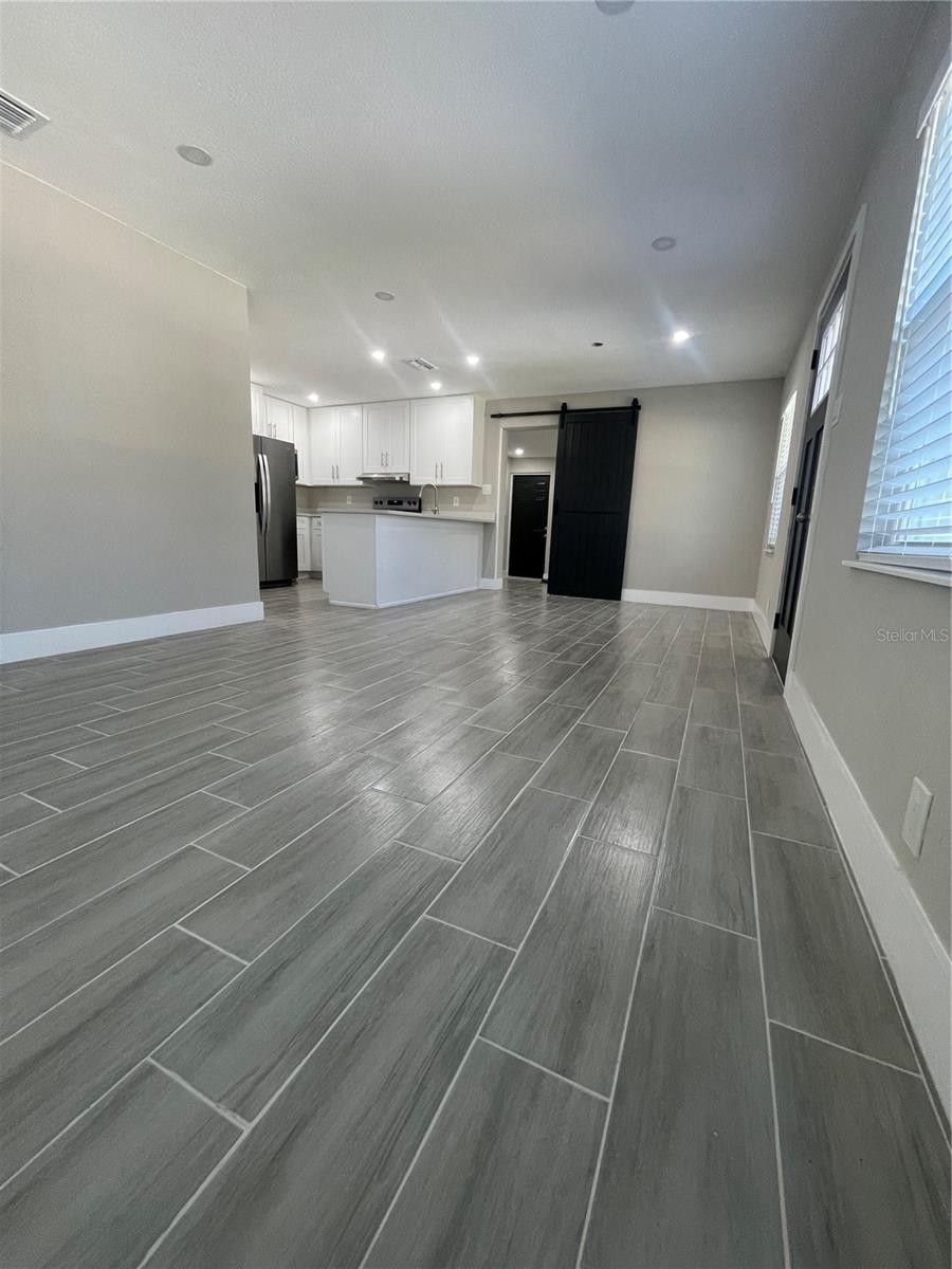 2919 E COLUMBUS DR, TAMPA, FL, 33605
