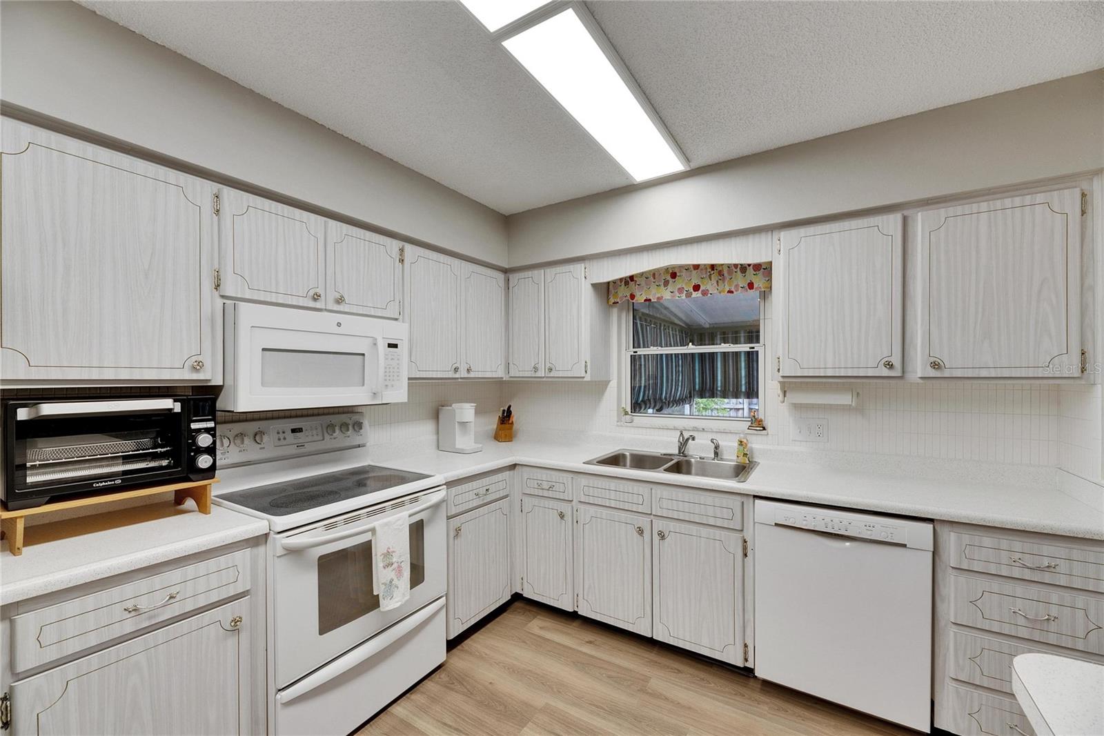 4704 TRAVERTINE DR, TAMPA, FL, 33615