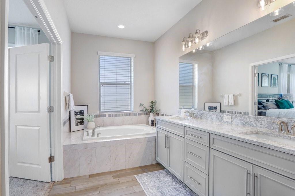 10703 MORNING DEW WAY, TAMPA, FL, 33647