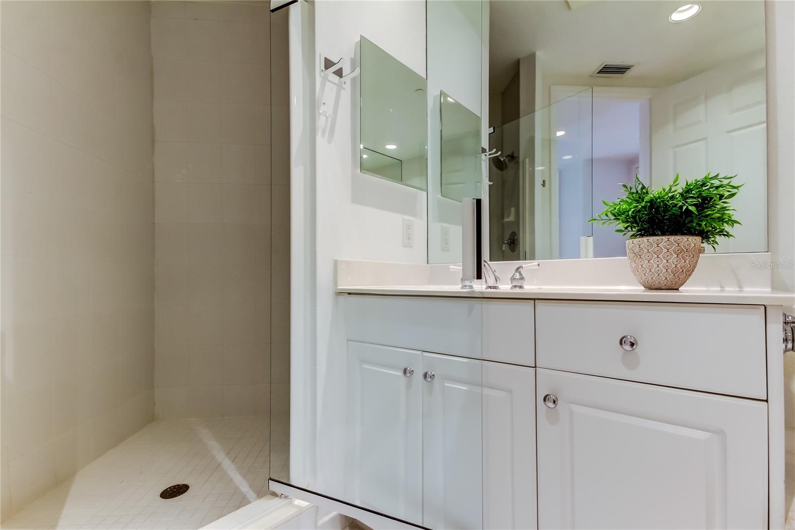 1200 GULF BLVD #101, CLEARWATER BEACH, FL, 33767