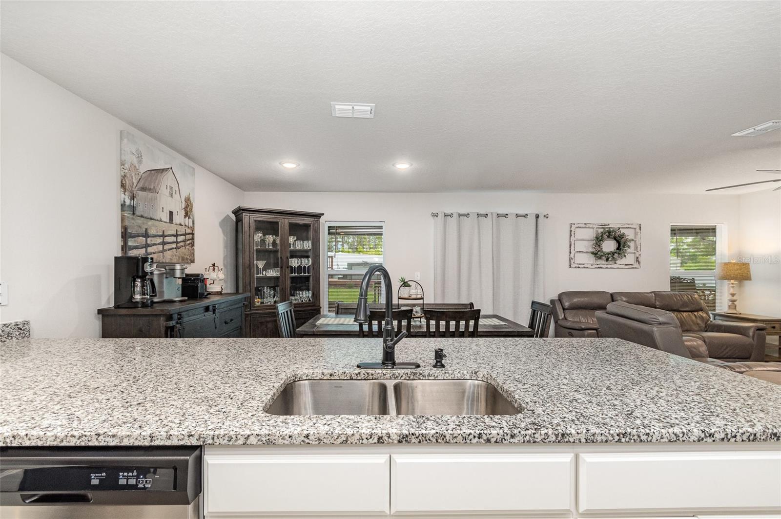 403 RIVER HILL DR, WELAKA, FL, 32193