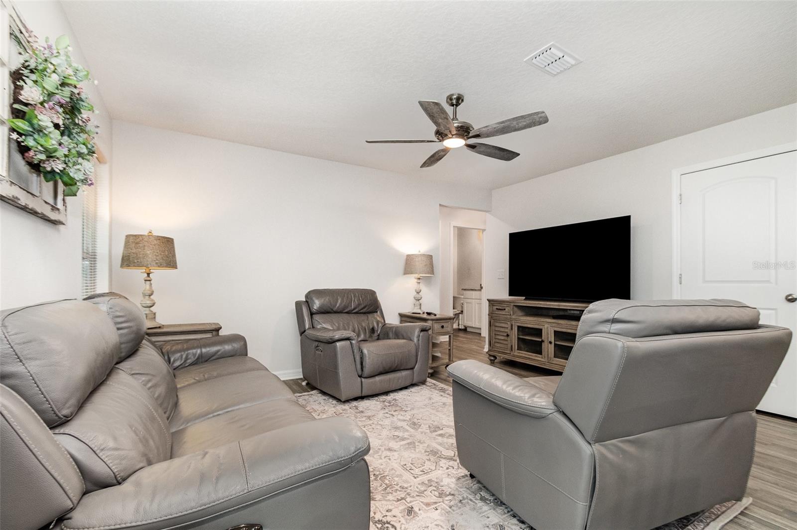 403 RIVER HILL DR, WELAKA, FL, 32193