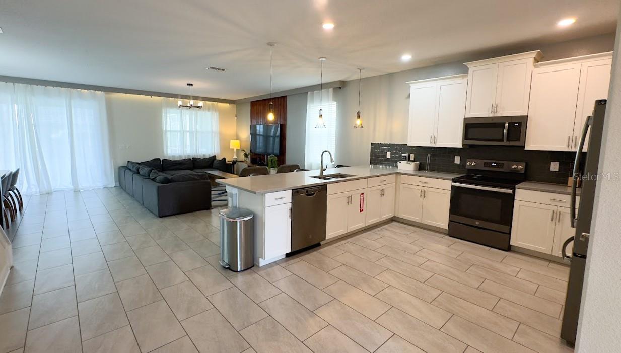 8912 CABOT CLIFFS DR, DAVENPORT, FL, 33896