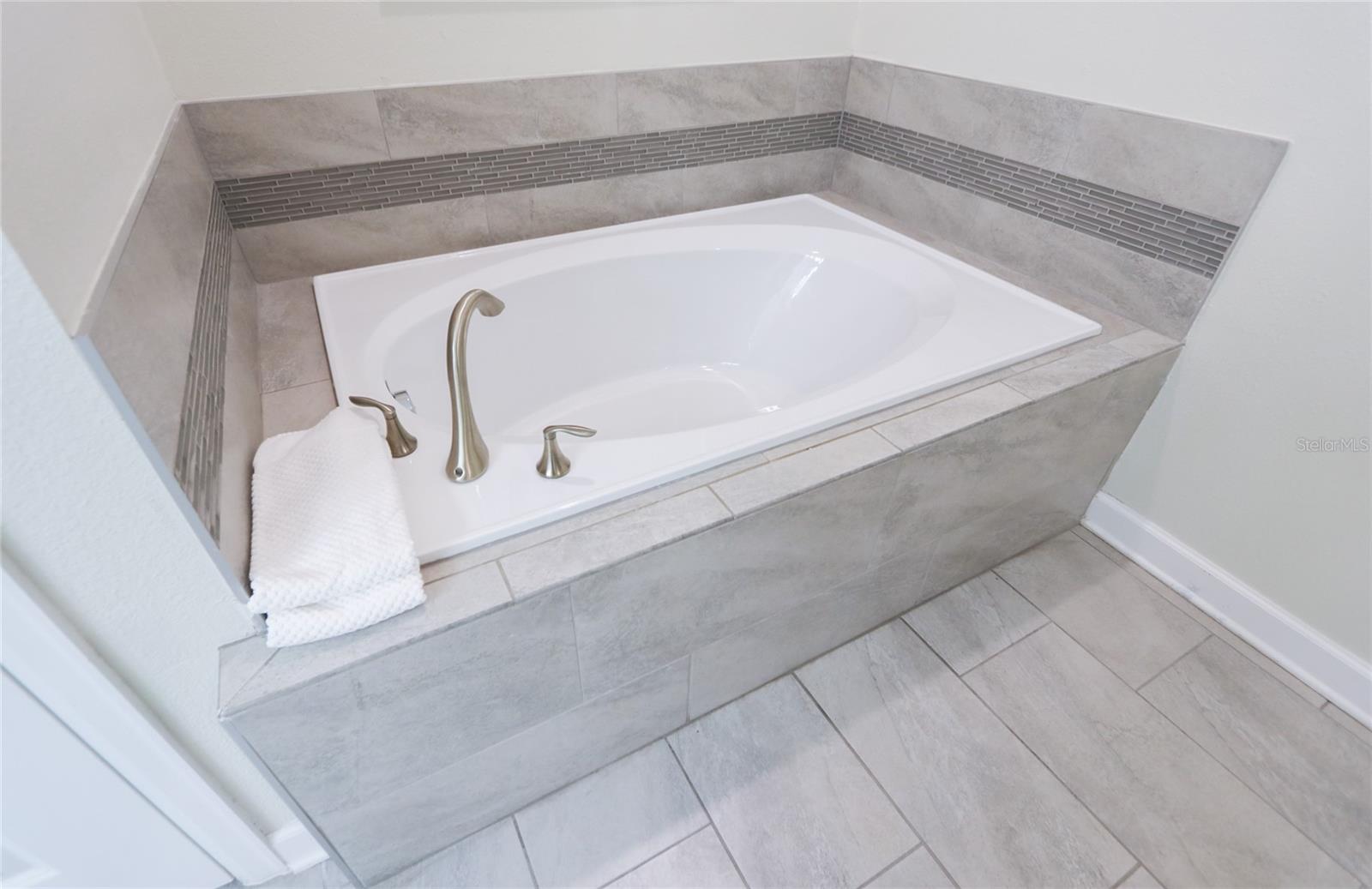 8912 CABOT CLIFFS DR, DAVENPORT, FL, 33896