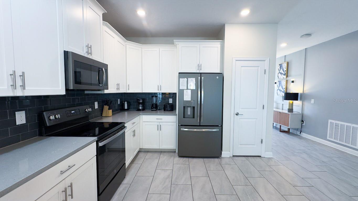 8912 CABOT CLIFFS DR, DAVENPORT, FL, 33896