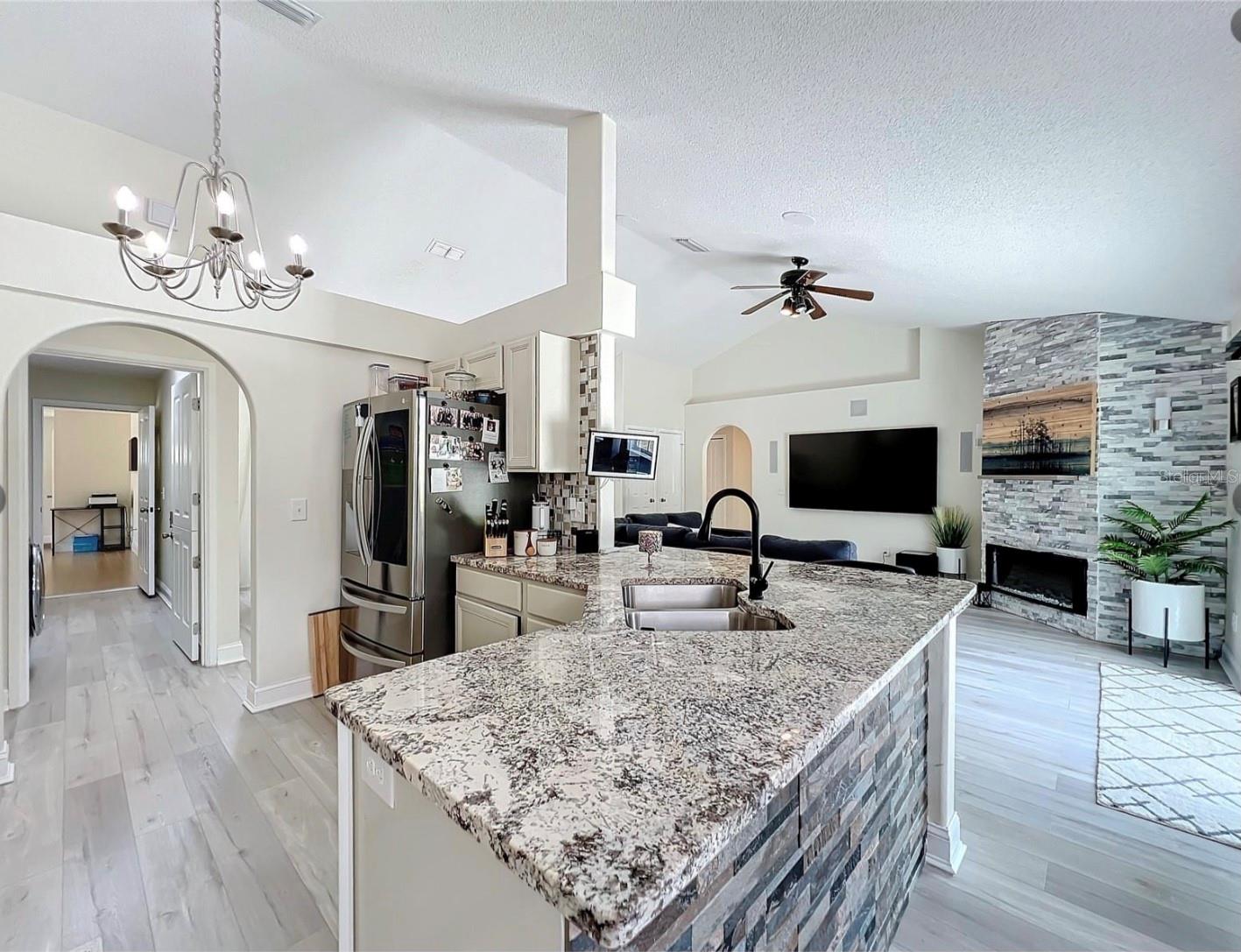 17528 E APSHAWA RD, MINNEOLA, FL, 34715