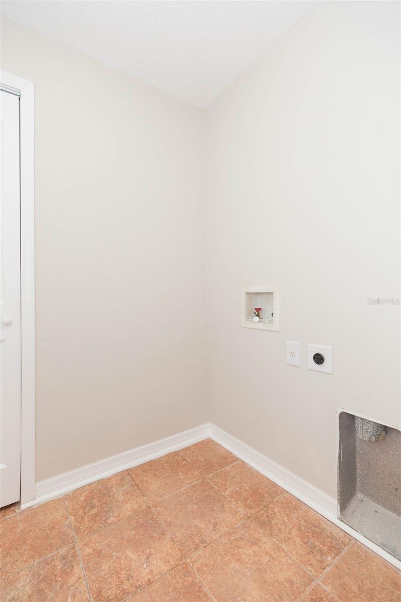 7939 MERCHANTVILLE CIR, ZEPHYRHILLS, FL, 33540