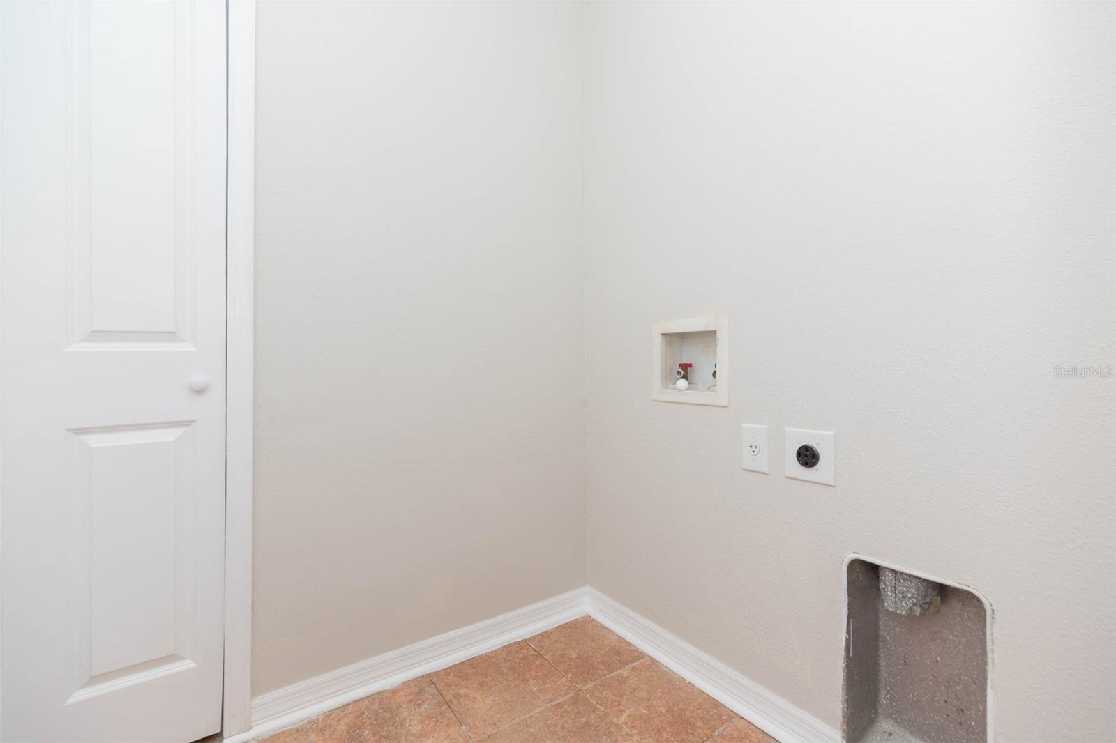 7939 MERCHANTVILLE CIR, ZEPHYRHILLS, FL, 33540