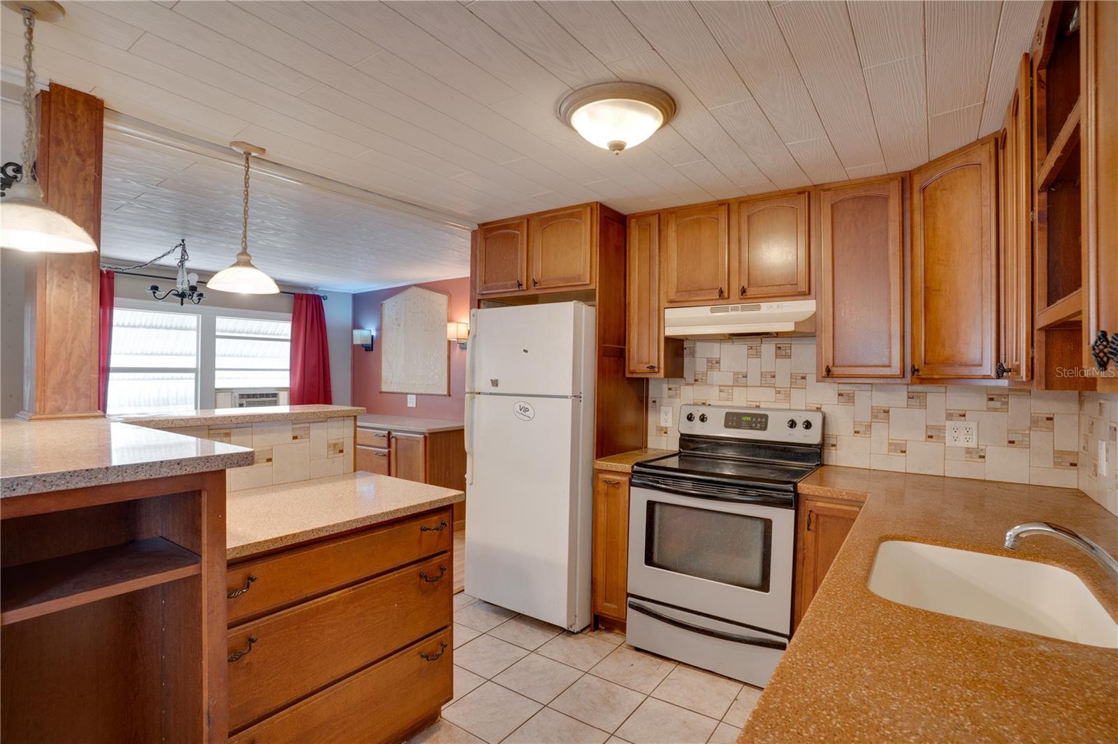 5204 YELLOW PINE ST N, ST PETERSBURG, FL, 33709