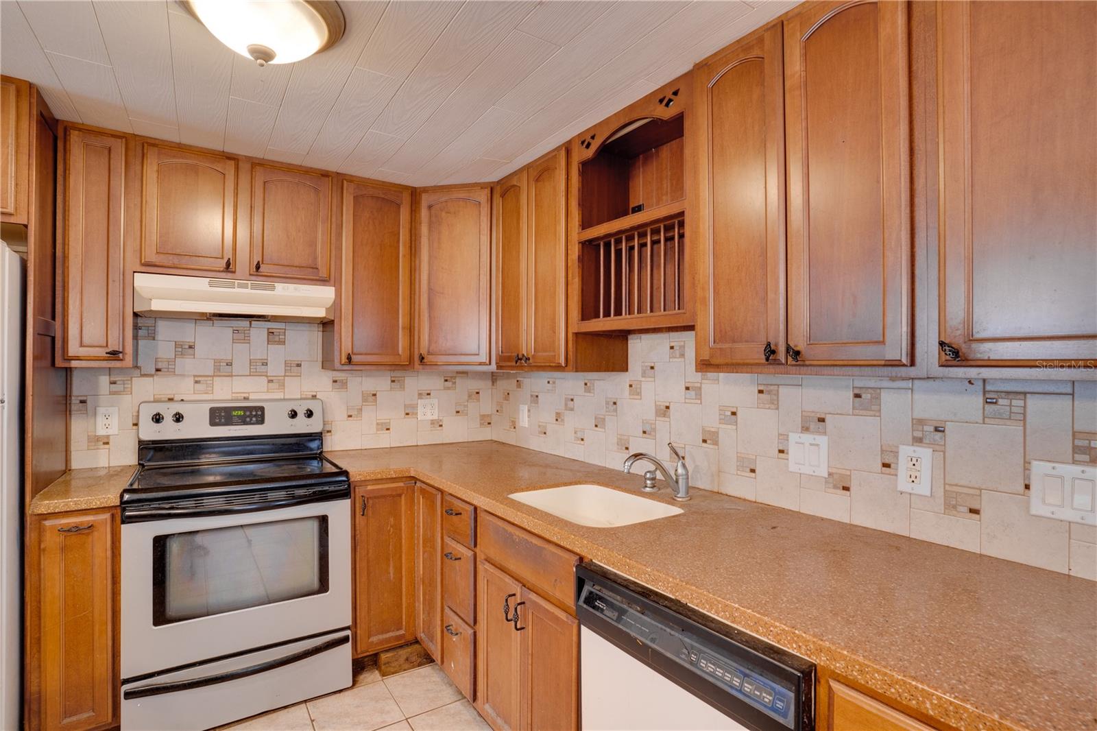 5204 YELLOW PINE ST N, ST PETERSBURG, FL, 33709