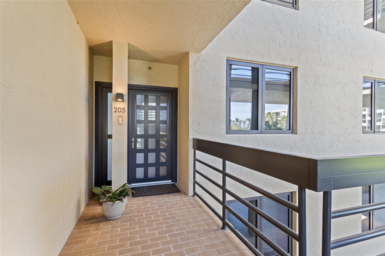 1045 GULF OF MEXICO DR #205, LONGBOAT KEY, FL, 34228