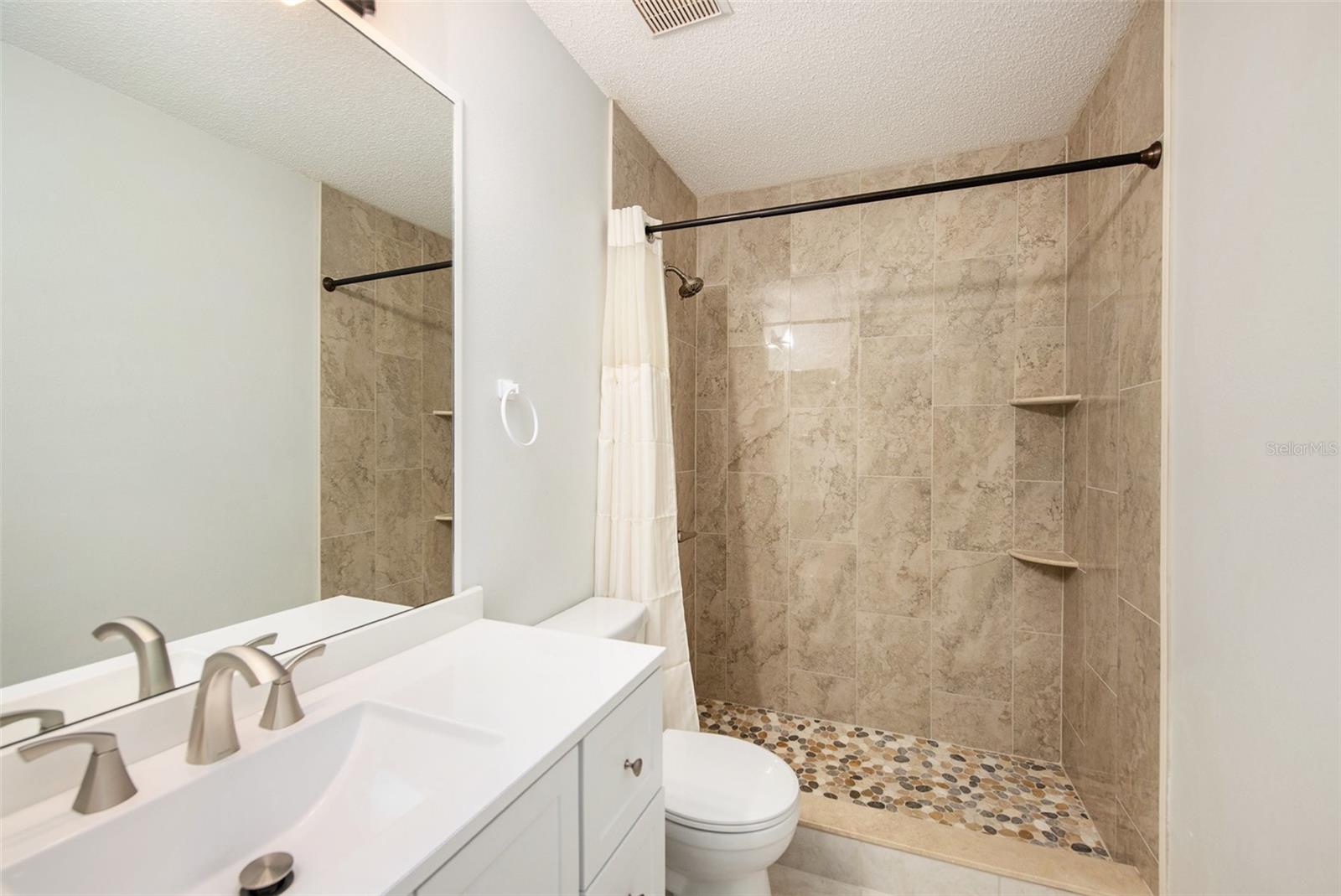 18111 PARADISE POINT DR, TAMPA, FL, 33647