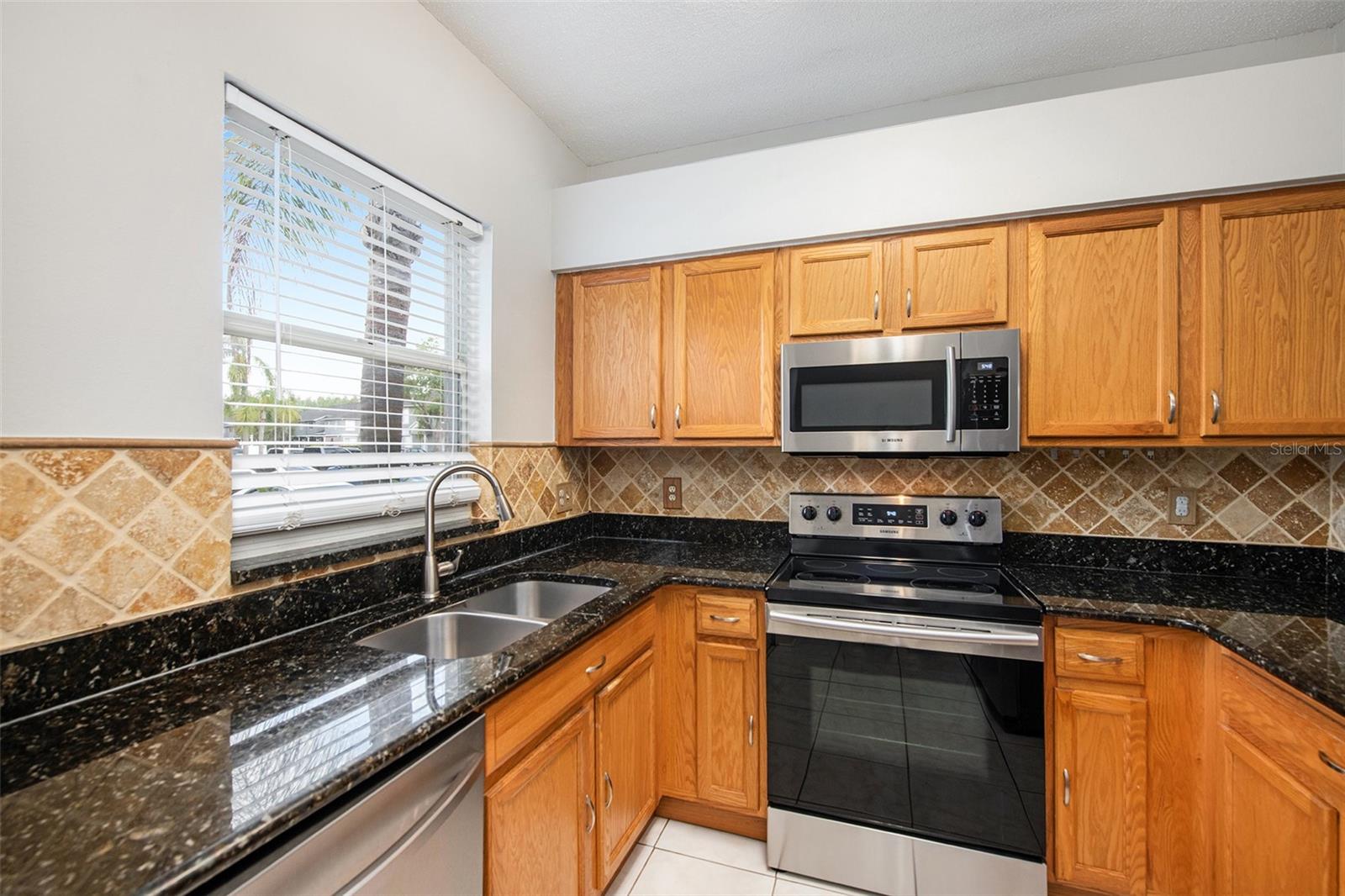 18111 PARADISE POINT DR, TAMPA, FL, 33647
