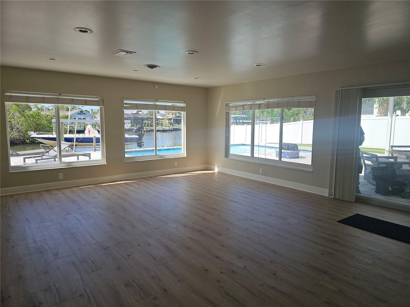 8706 DRIFTWOOD DR, TAMPA, FL, 33615