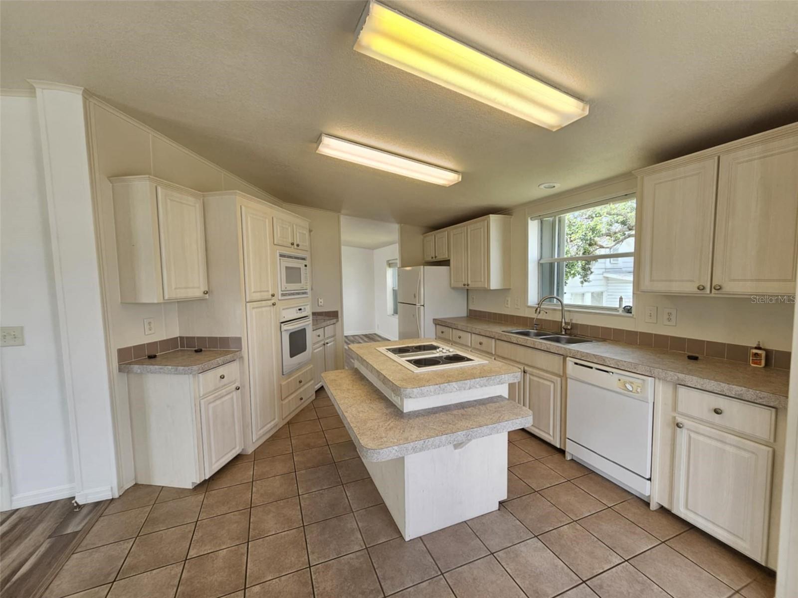 330 3RD STREET DR W, PALMETTO, FL, 34221