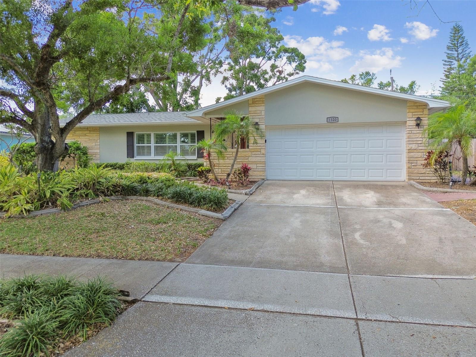 1320 WHISPERING PINES DR, CLEARWATER, FL, 33764