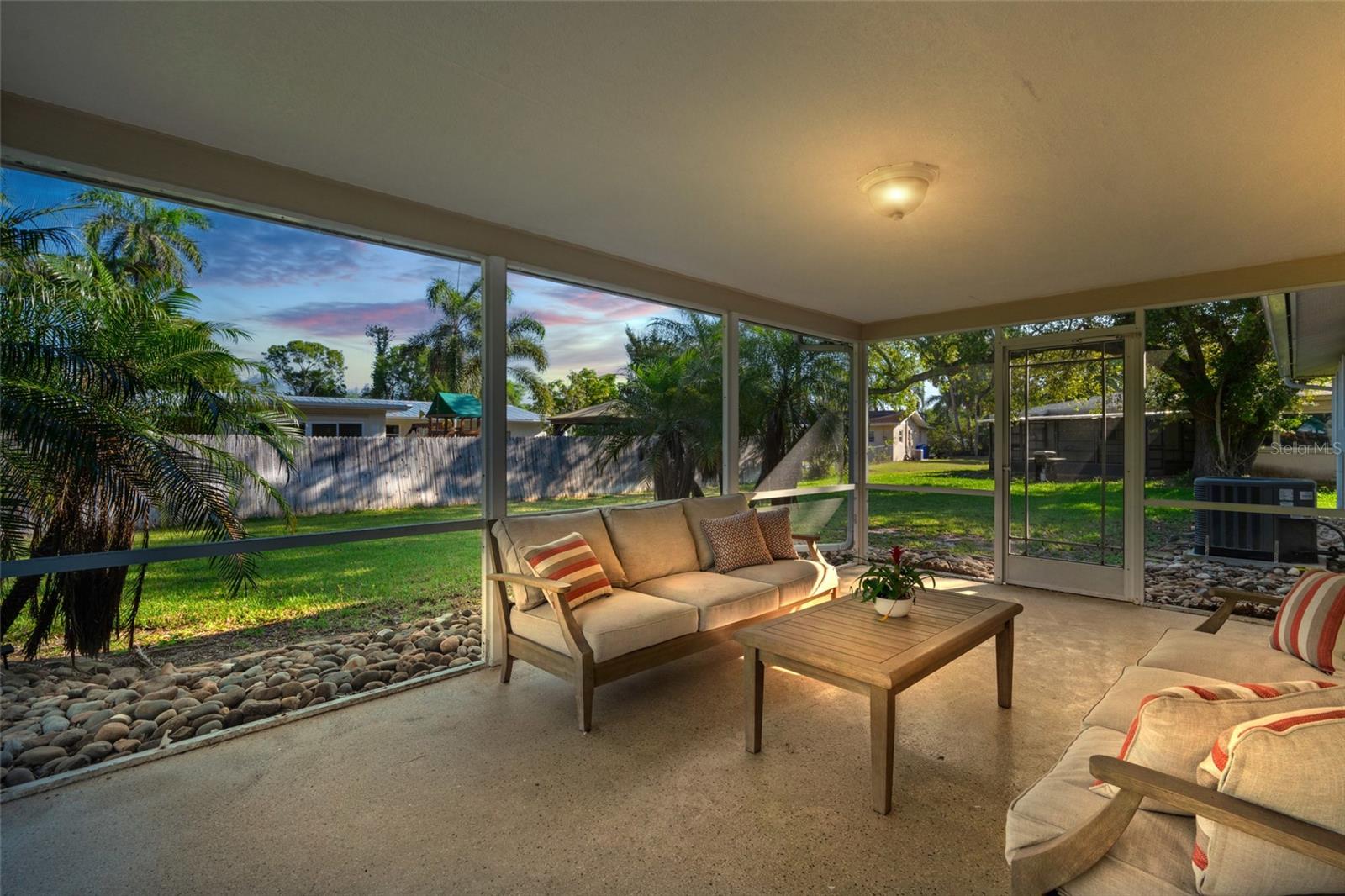 1359 JAMBALANA LN, FORT MYERS, FL, 33901