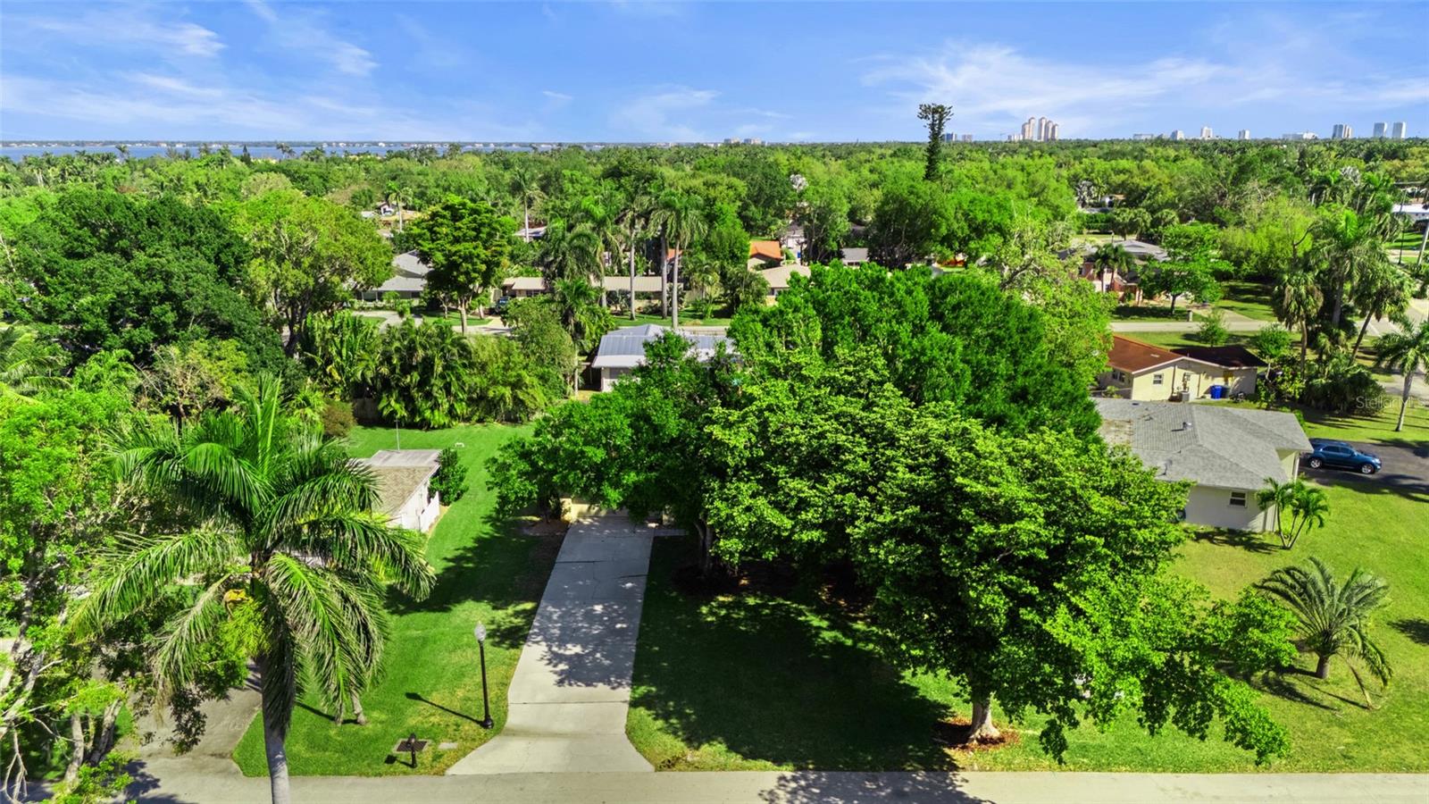 1359 JAMBALANA LN, FORT MYERS, FL, 33901