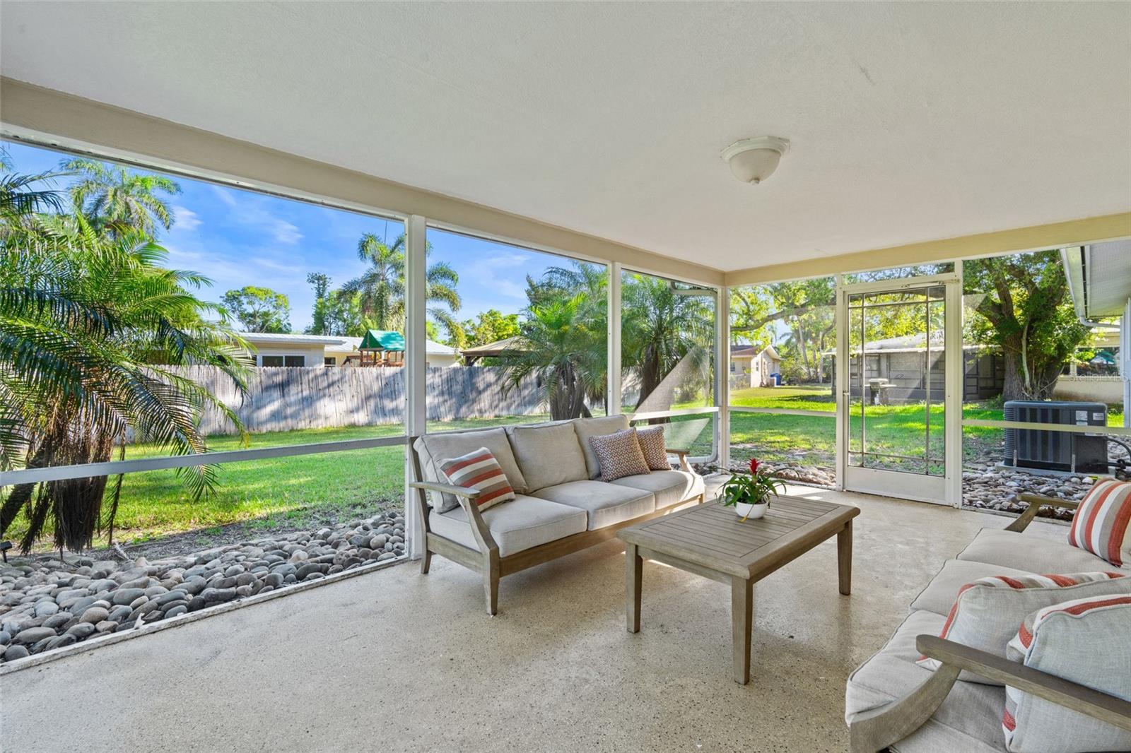 1359 JAMBALANA LN, FORT MYERS, FL, 33901