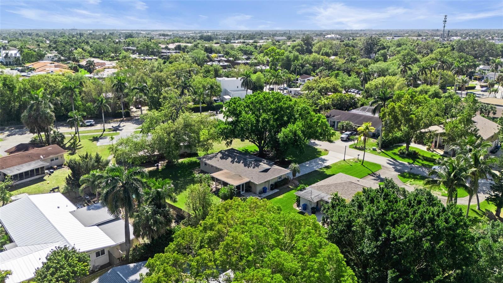 1359 JAMBALANA LN, FORT MYERS, FL, 33901
