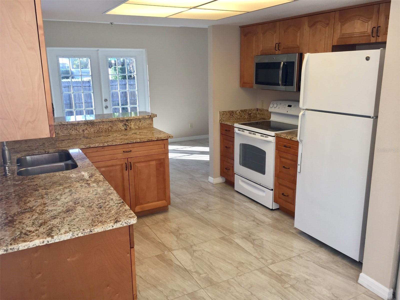 11010 SUMMER DR, TAMPA, FL, 33624
