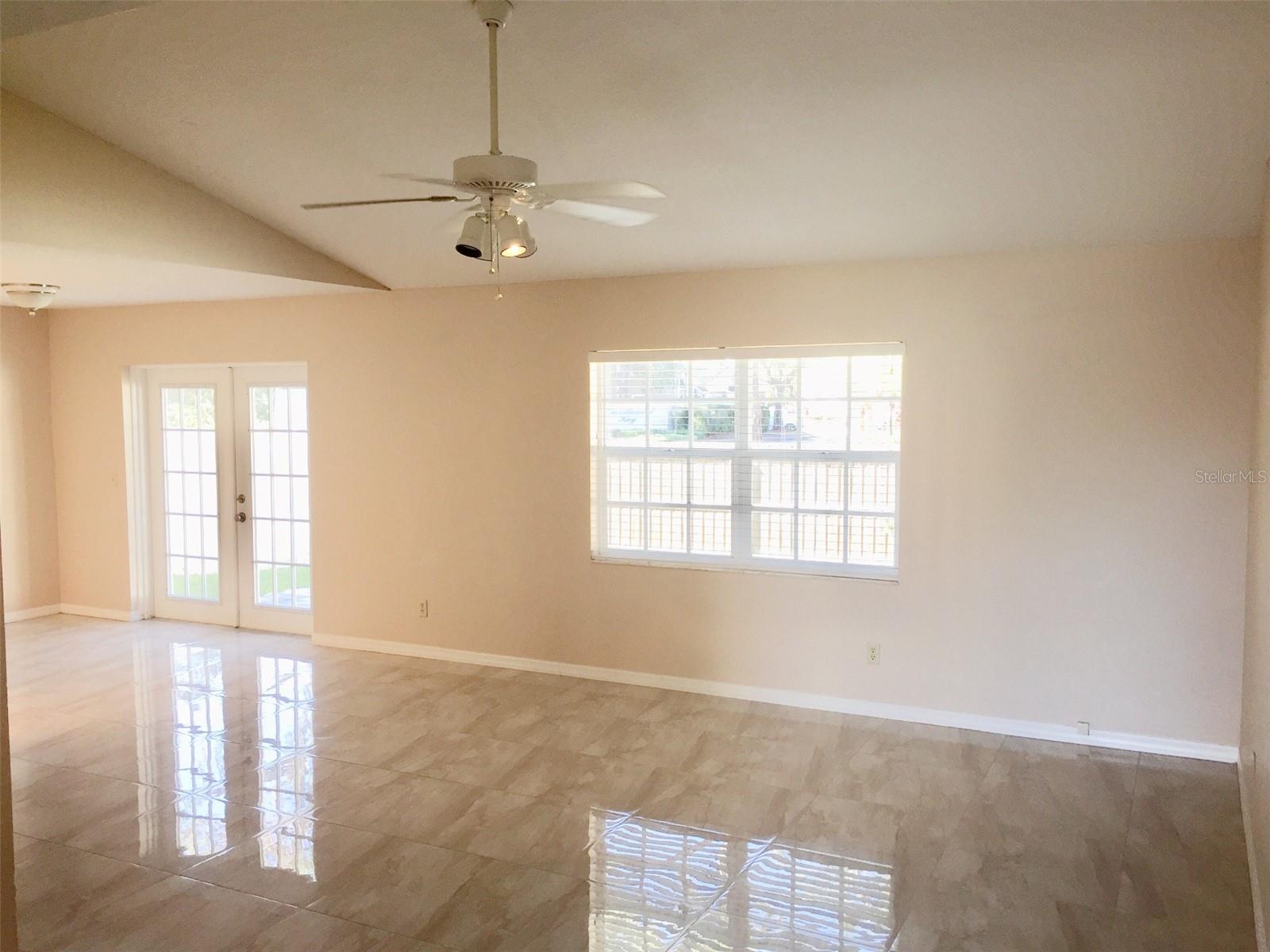 11010 SUMMER DR, TAMPA, FL, 33624
